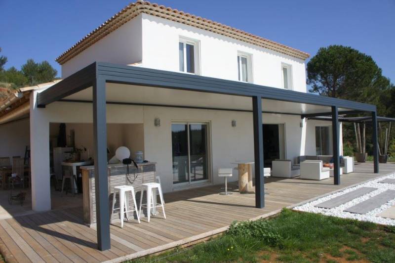 Réalisation d'une pergola à toiture plate évolutive au CAP FERRET